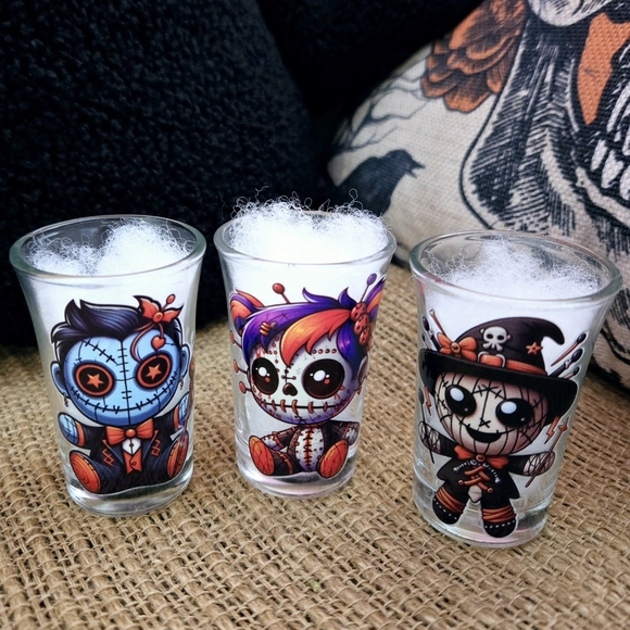 Halloween set of 3 shot glasses Voodoo Dolls. - Picture 1 of 2